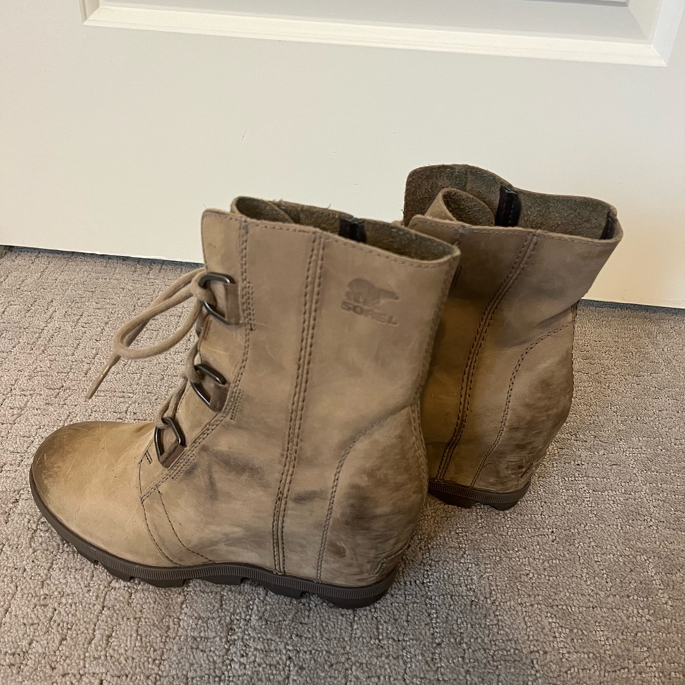 Sorel Tan/Brown Lace-Up Heeled Boots